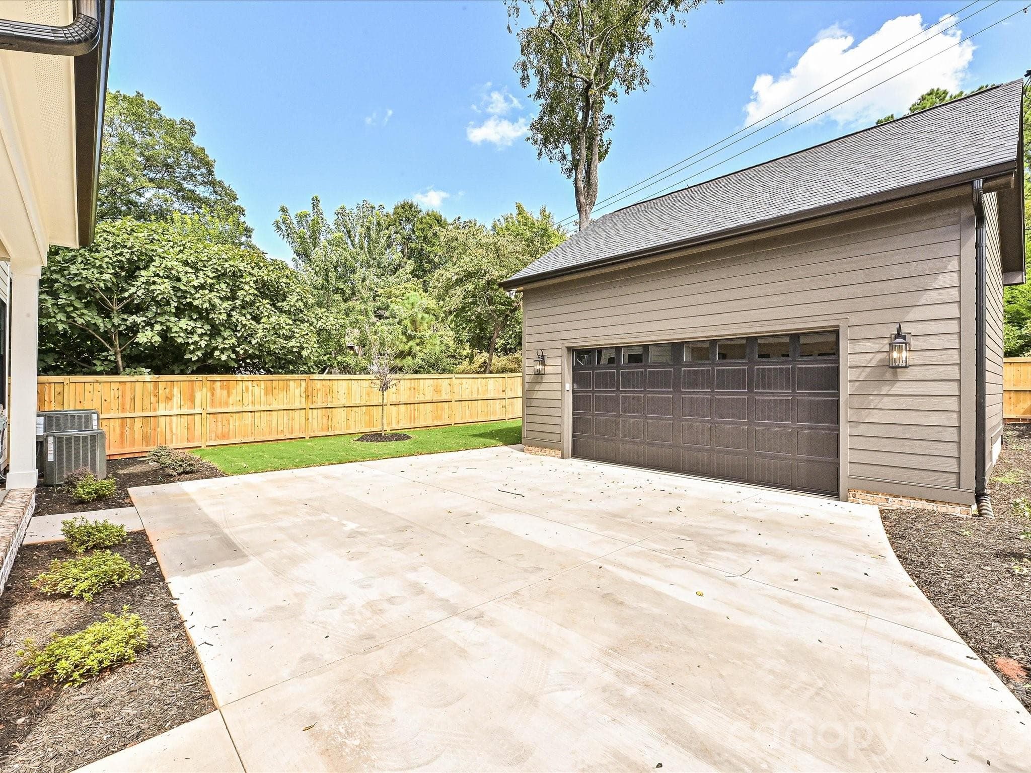 Single Family Residence at 2205 Shenandoah Avenue, Charlotte, photo 41 of 45