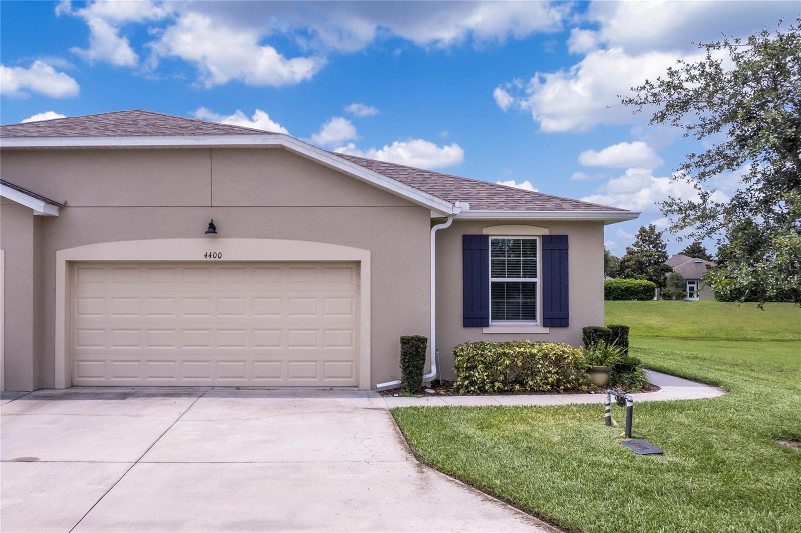 2 car garage - 4400 BEDFORD WAY, LEESBURG
