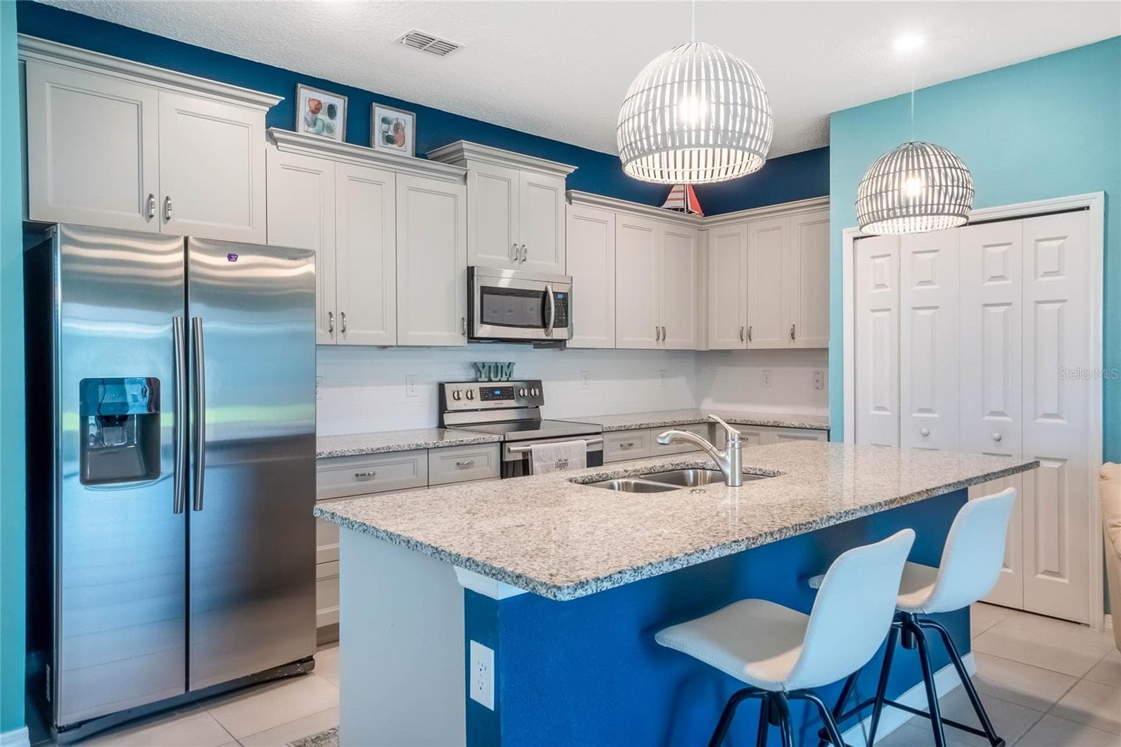 Stainless appliances, granite countertops - 4400 BEDFORD WAY, LEESBURG