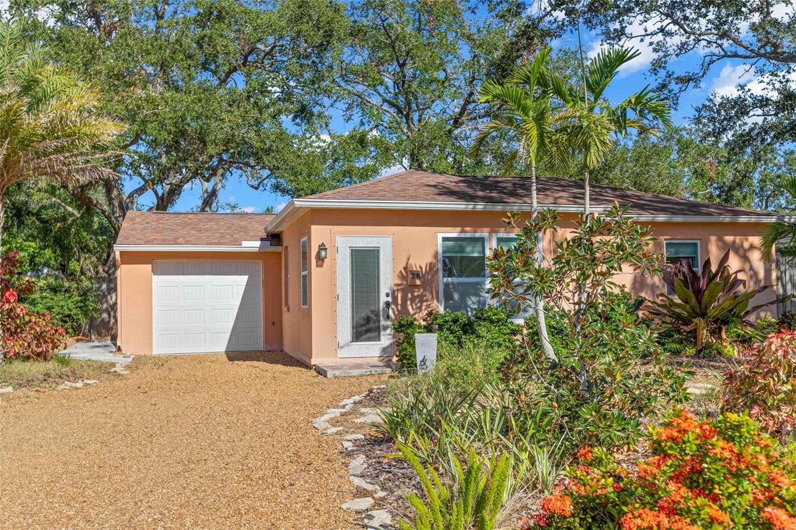 Beautiful Landscaping - 3501 BOCA CIEGA DR N, ST PETERSBURG