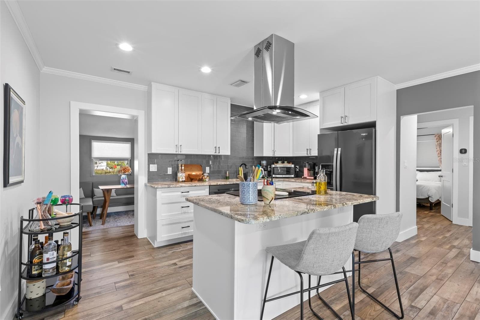 Clean and Modern Aesthetic - 3501 BOCA CIEGA DR N, ST PETERSBURG
