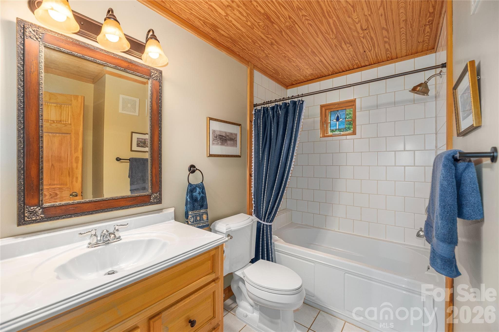 Gest bath - 116 Ivy Road, Mills River