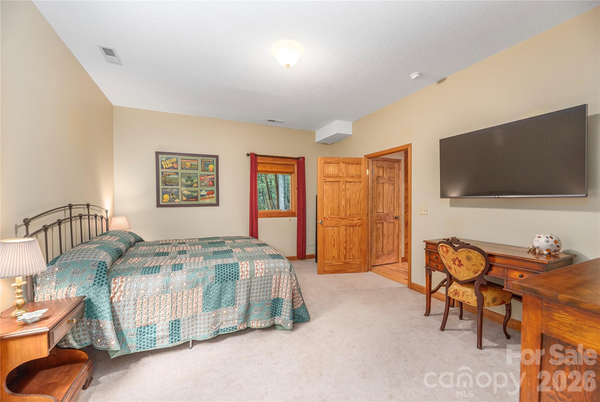 Guest room - 116 Ivy Road, Mills River