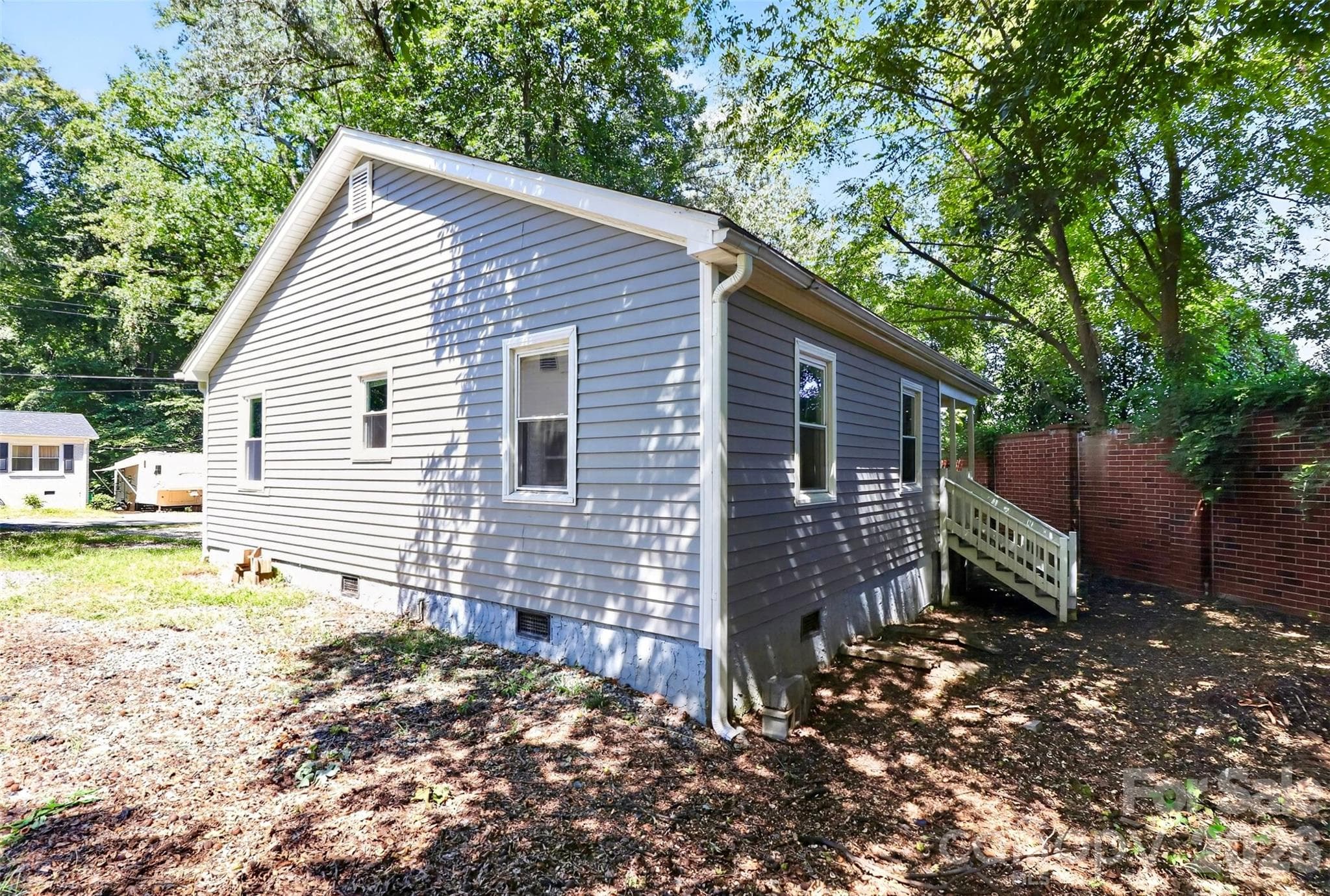 Single Family Residence at 2304 Kennesaw Drive, Charlotte, photo 4 of 26