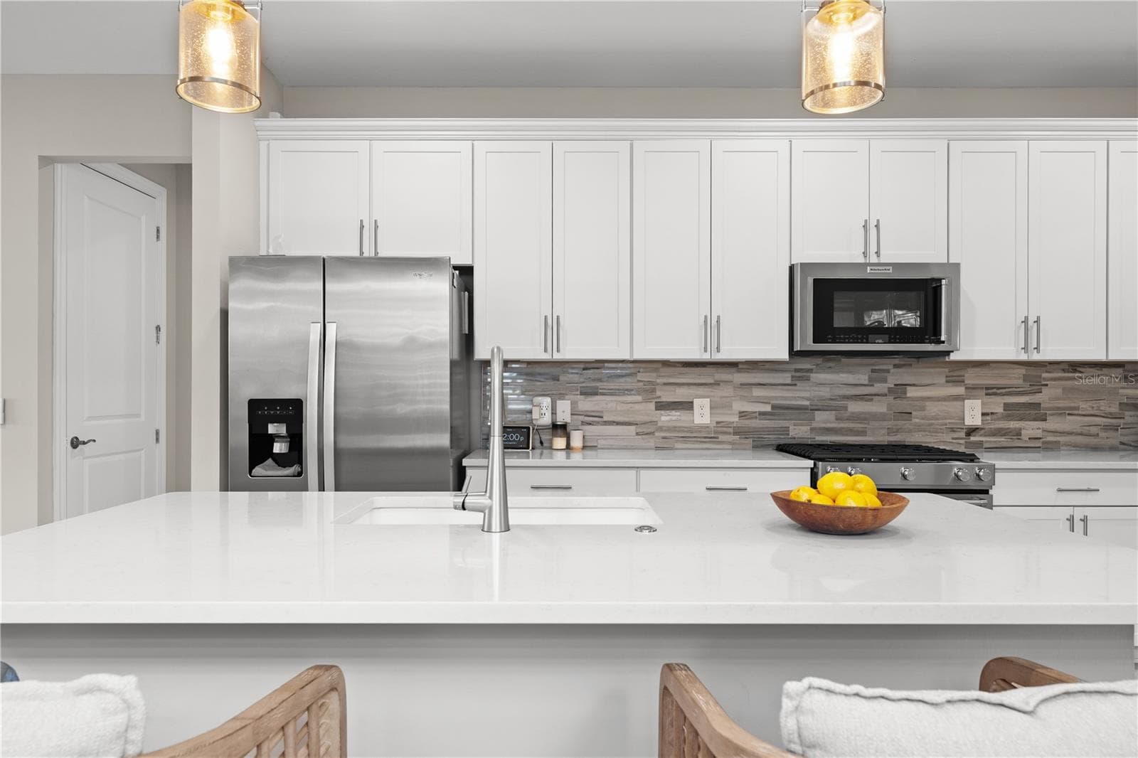 Quartz counter island - 6332 WINDING PINE DR, NOKOMIS
