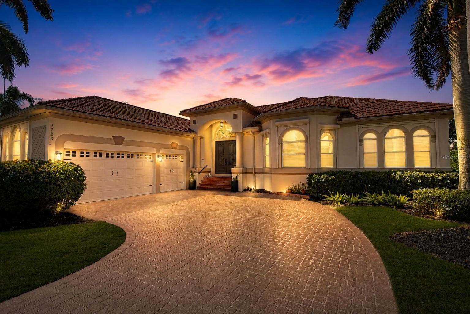 8723 S LAKE CIR