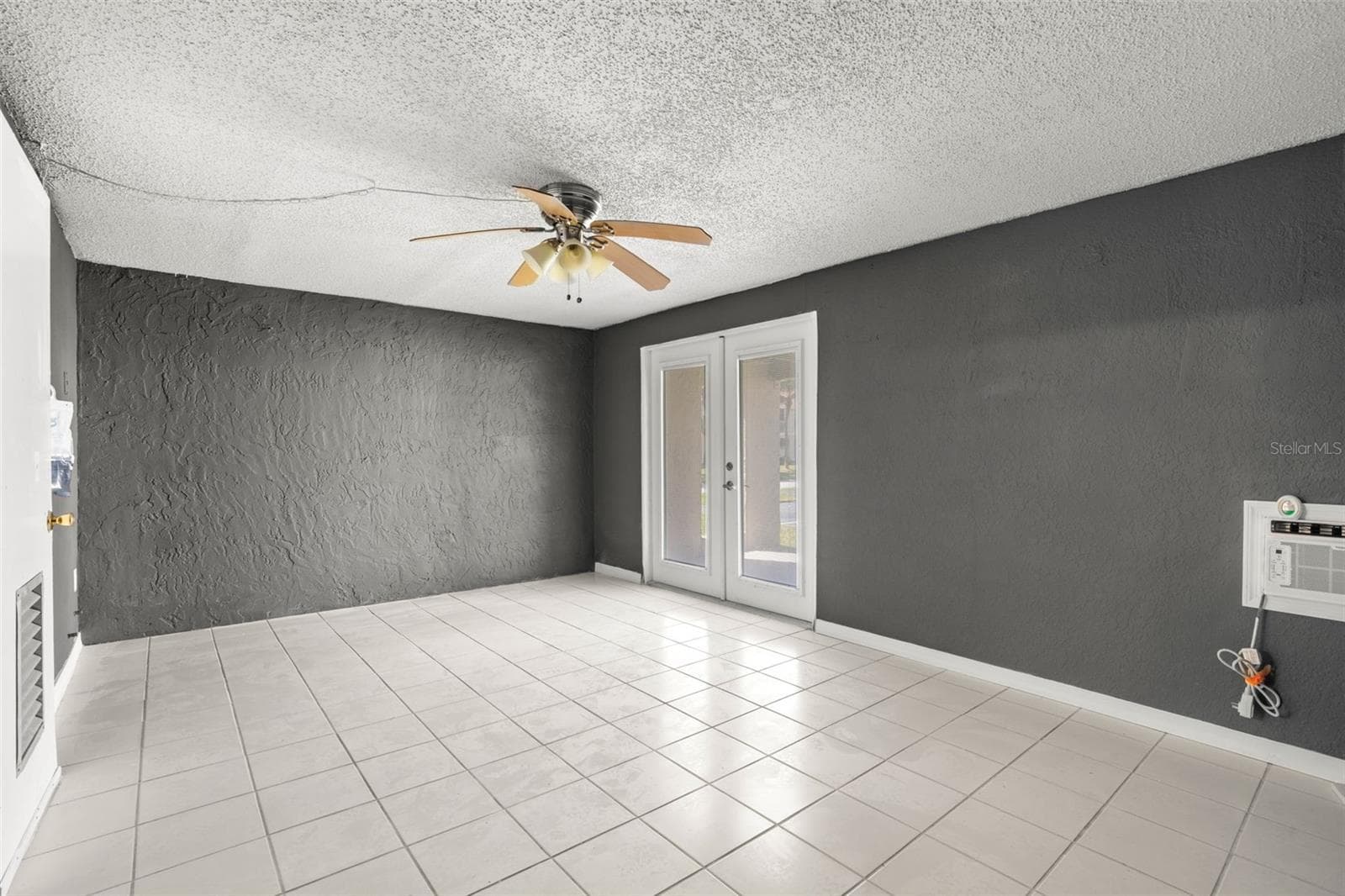 BONUS ROOM WITH PATIO - 255 CAPRI CIR N #30, TREASURE ISLAND
