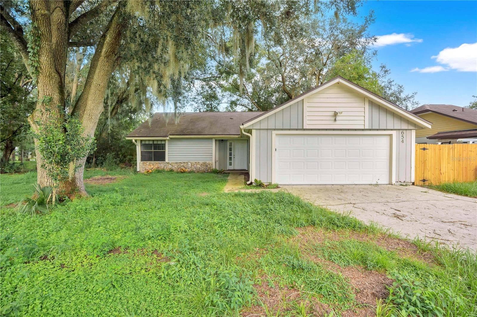 654 CYPRESS LN