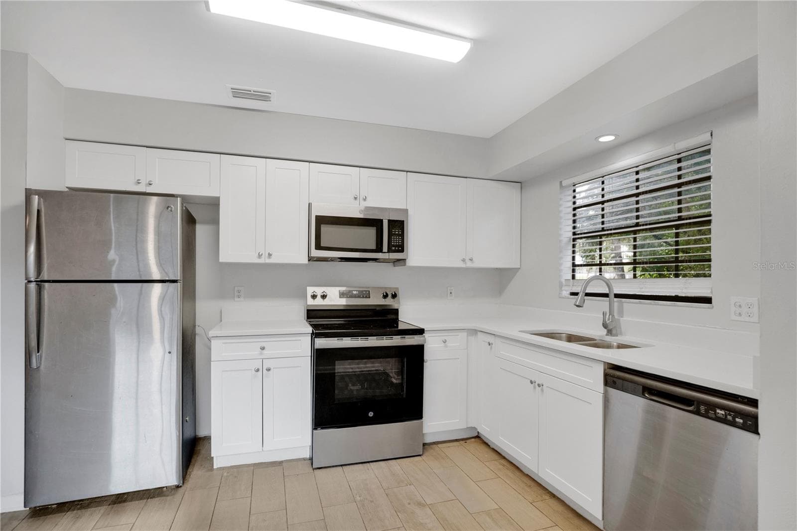 Single Family Residence at 654 CYPRESS LN, WINTER SPRINGS, photo 10 of 34