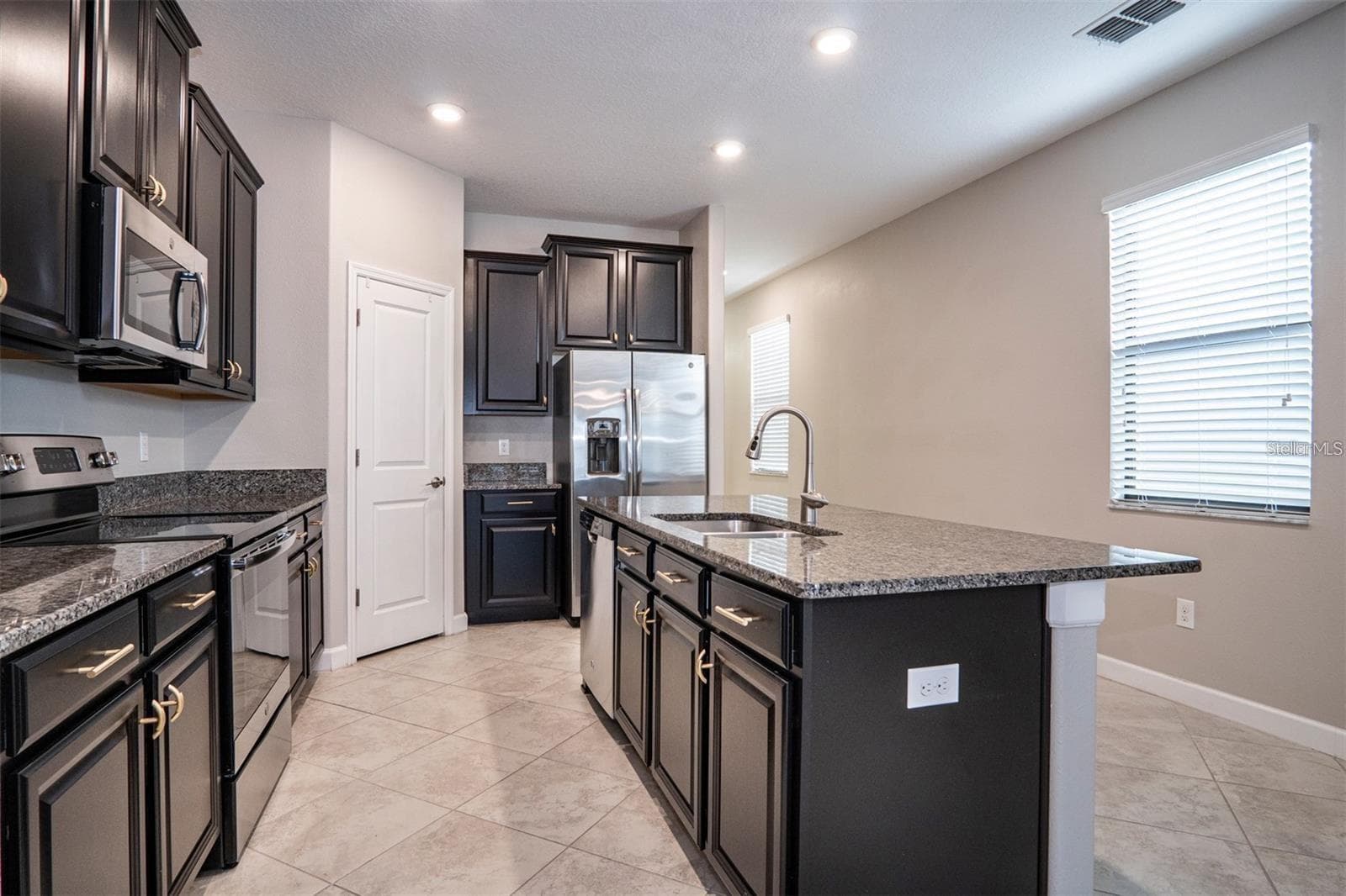 Single Family Residence at 9845 IVORY DR, SUN CITY CENTER, photo 7 of 45