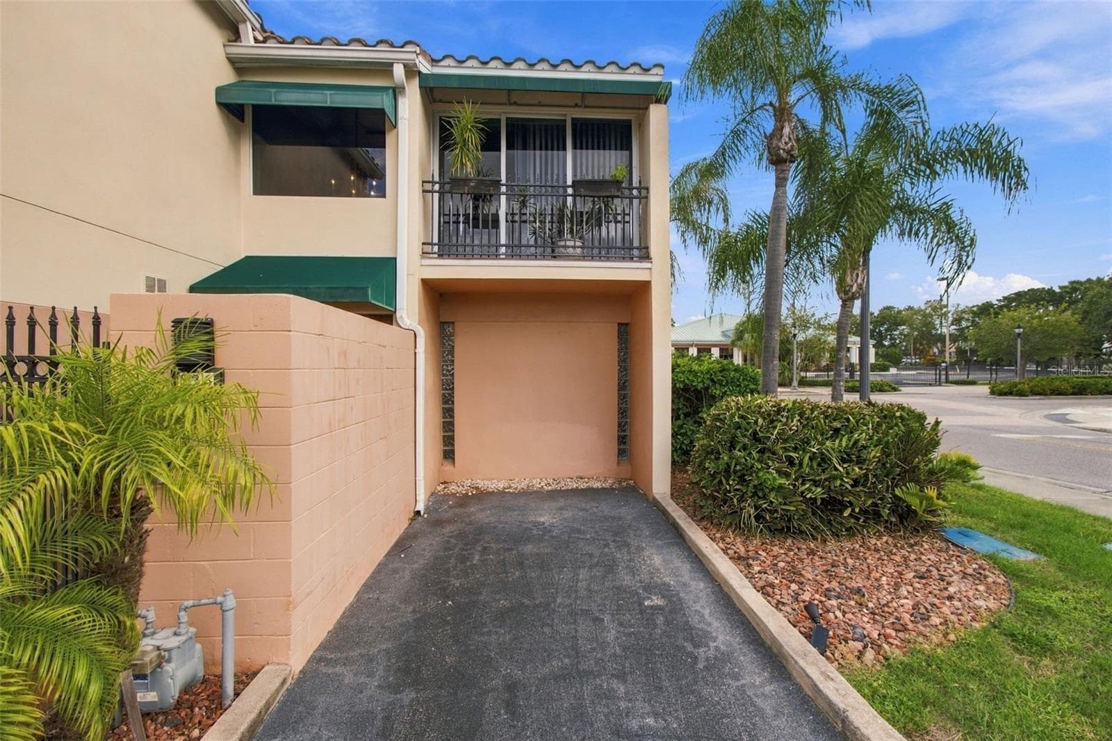 Townhouse at 836 PADUA LN, CLEARWATER, photo 4 of 55