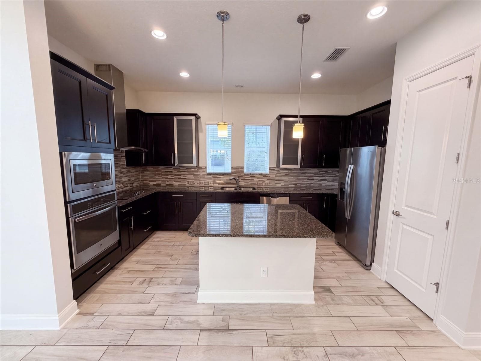 Single Family Residence at 7797 LAUREATE BLVD, ORLANDO, photo 2 of 30