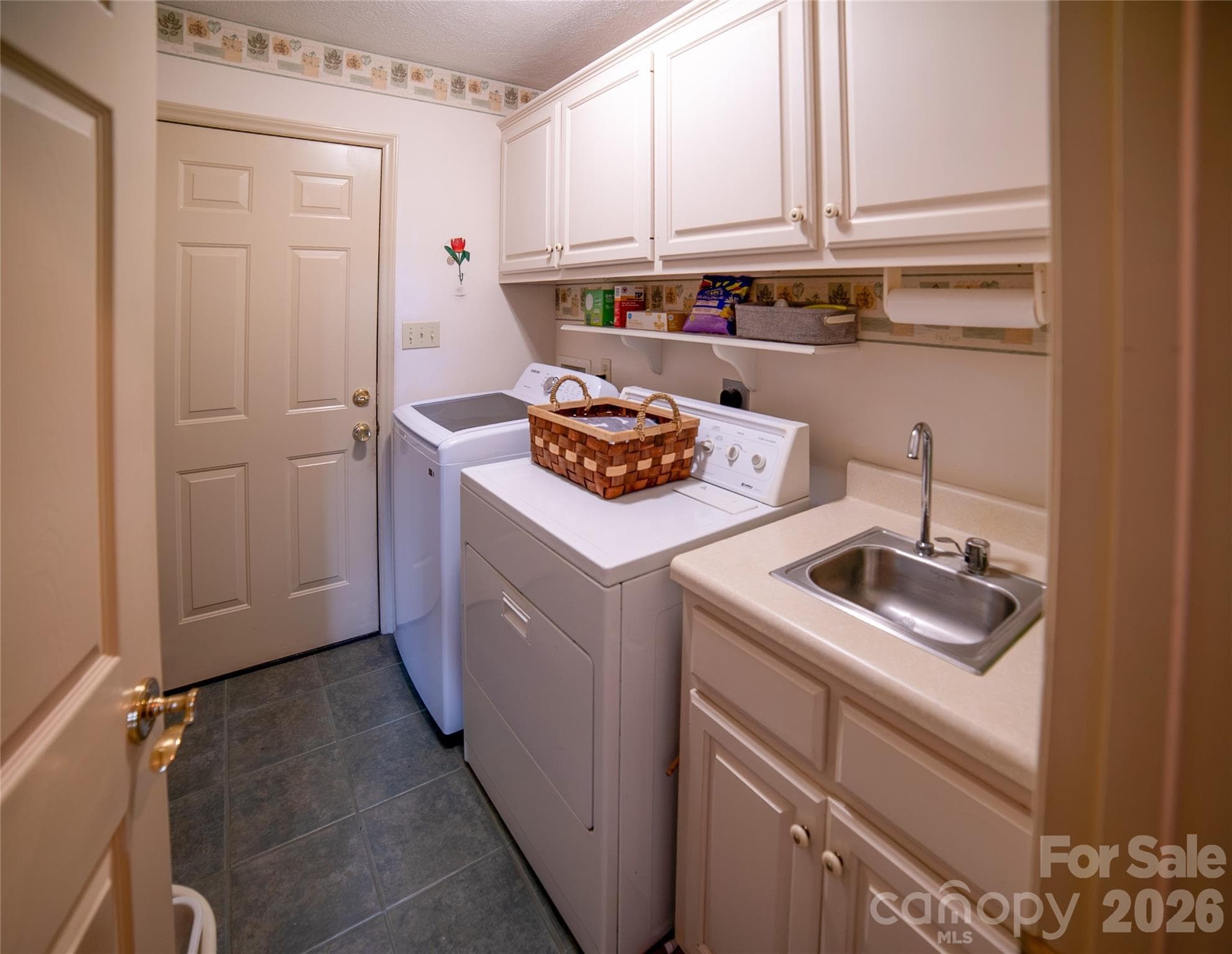 Laundry room main floor - 15809 US 221 None N, Marion