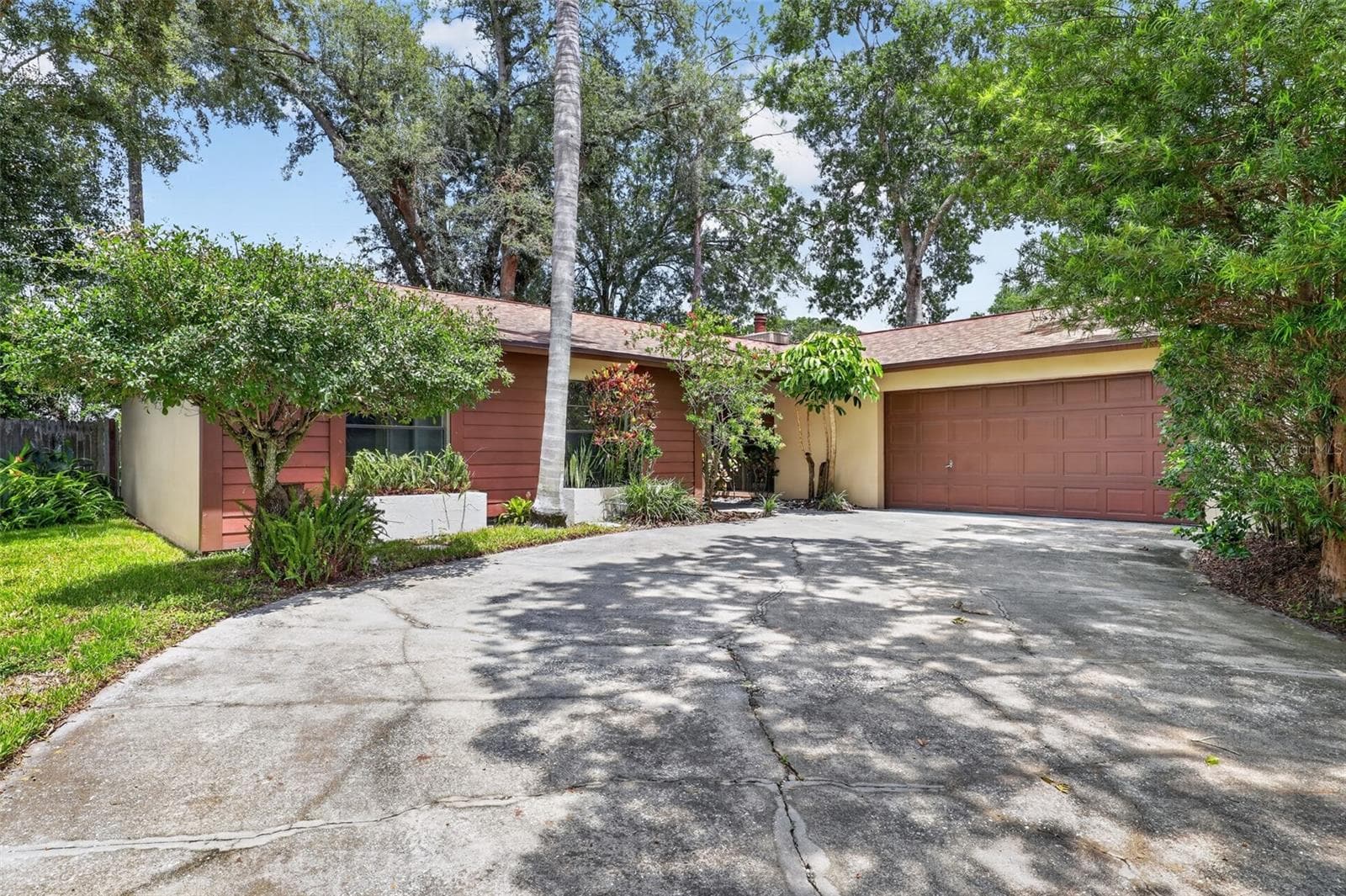 Single Family Residence at 4015 DELLBROOK DR, TAMPA, photo 3 of 27