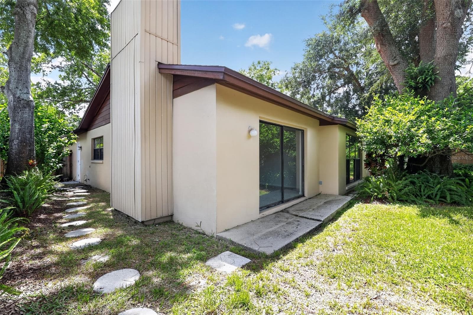 Single Family Residence at 4015 DELLBROOK DR, TAMPA, photo 4 of 27