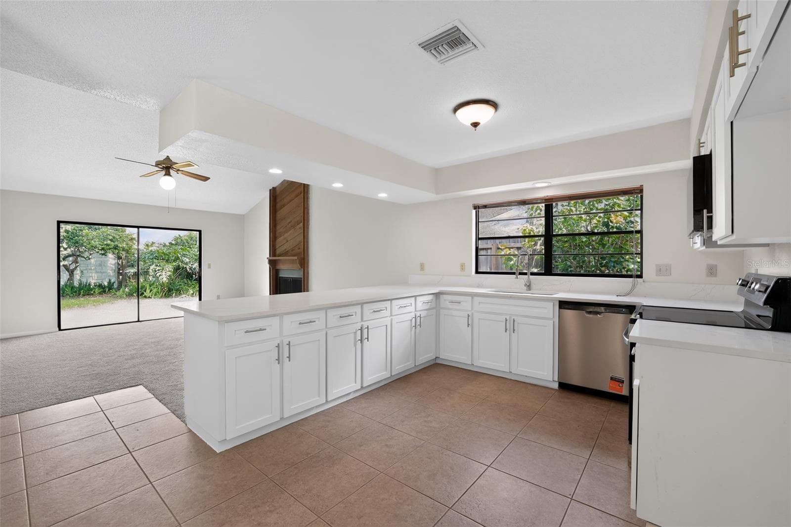Single Family Residence at 4015 DELLBROOK DR, TAMPA, photo 10 of 27