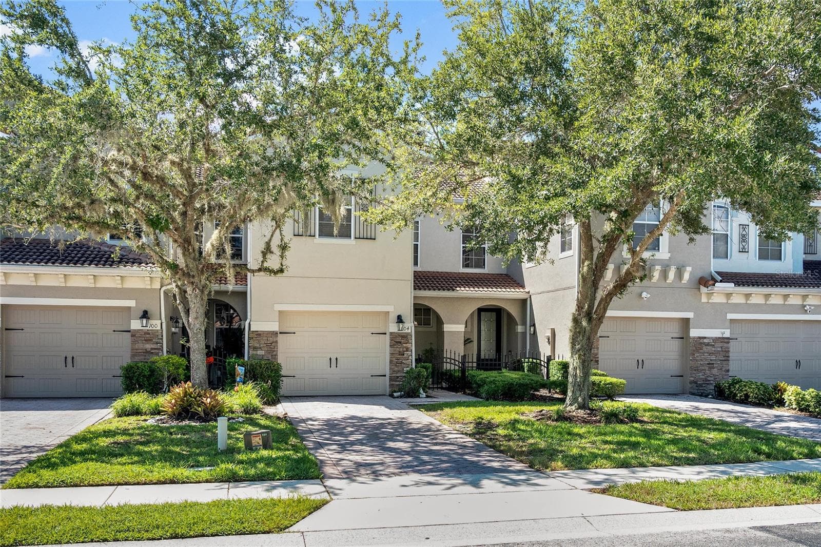 pavered drive & walkway...one car garage! - 104 CANTERBURY BELL DR, OVIEDO