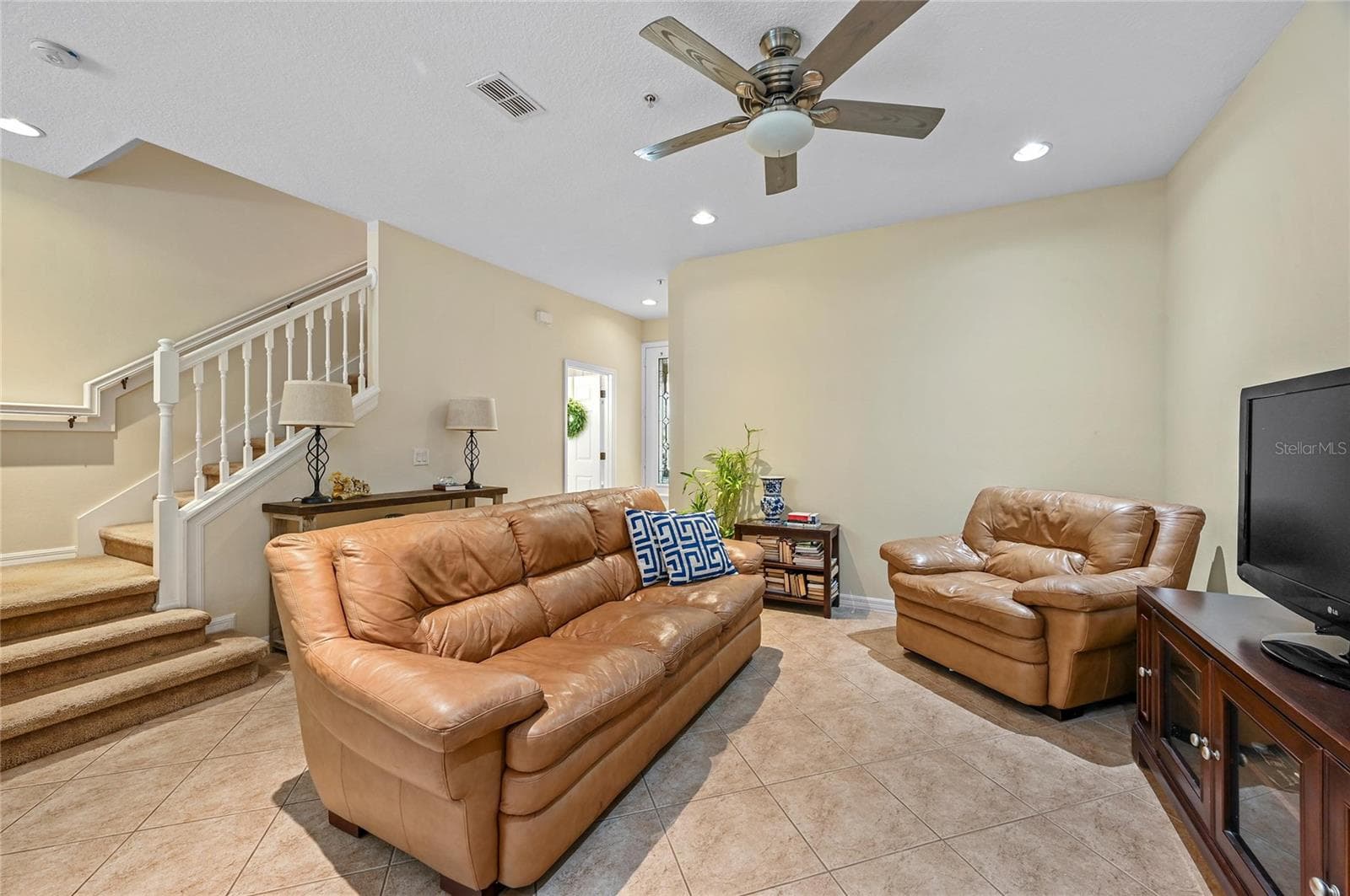 living to upstairs - 104 CANTERBURY BELL DR, OVIEDO