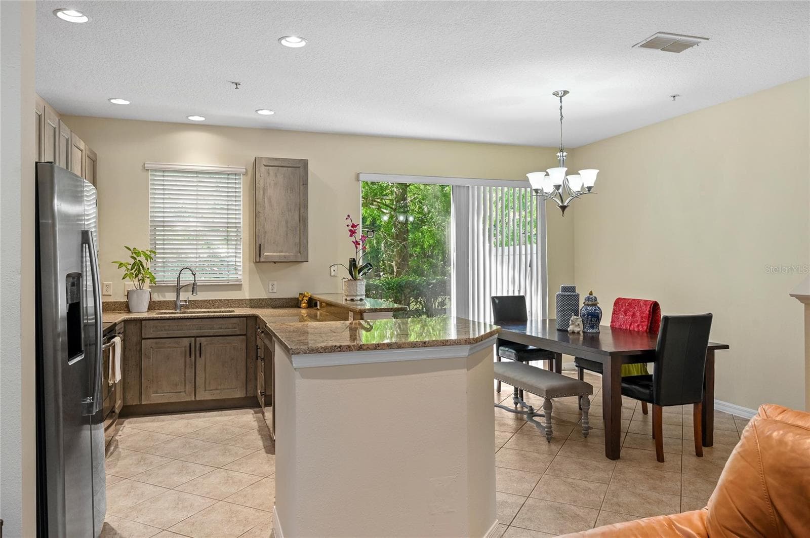 kitchen and dining - 104 CANTERBURY BELL DR, OVIEDO