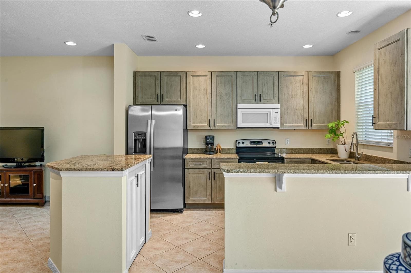 kitchen with storage! - 104 CANTERBURY BELL DR, OVIEDO