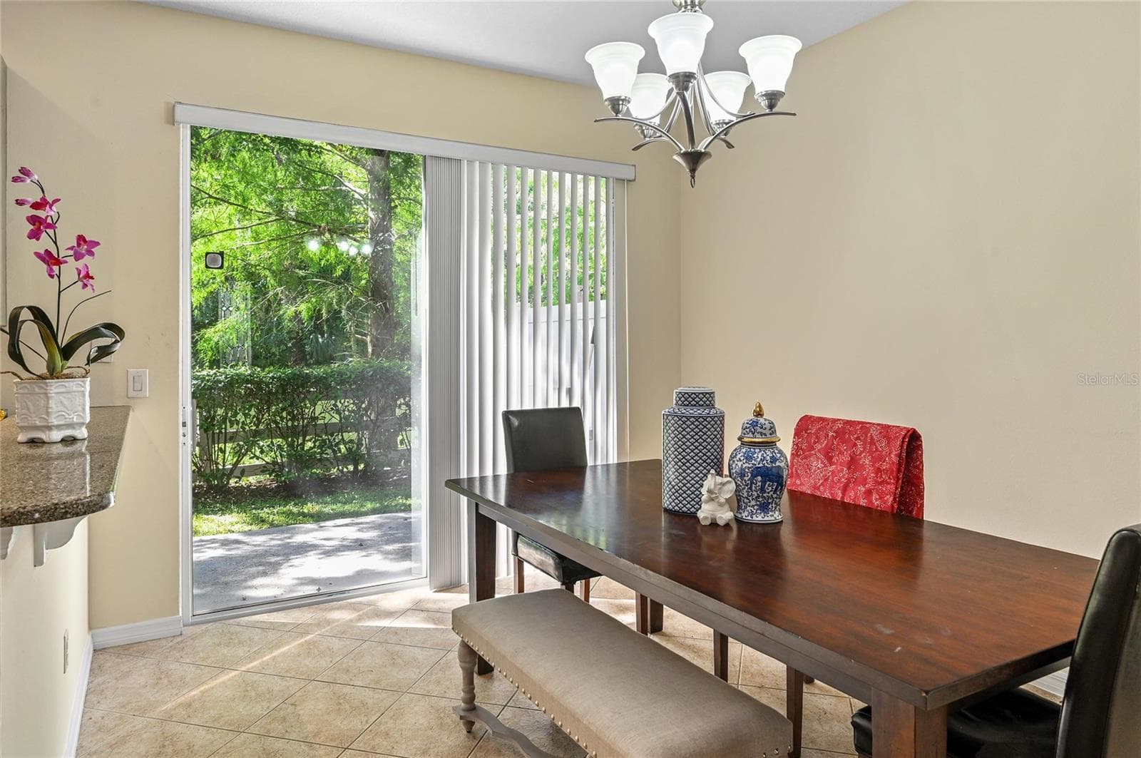 dining to slider to back patio - 104 CANTERBURY BELL DR, OVIEDO