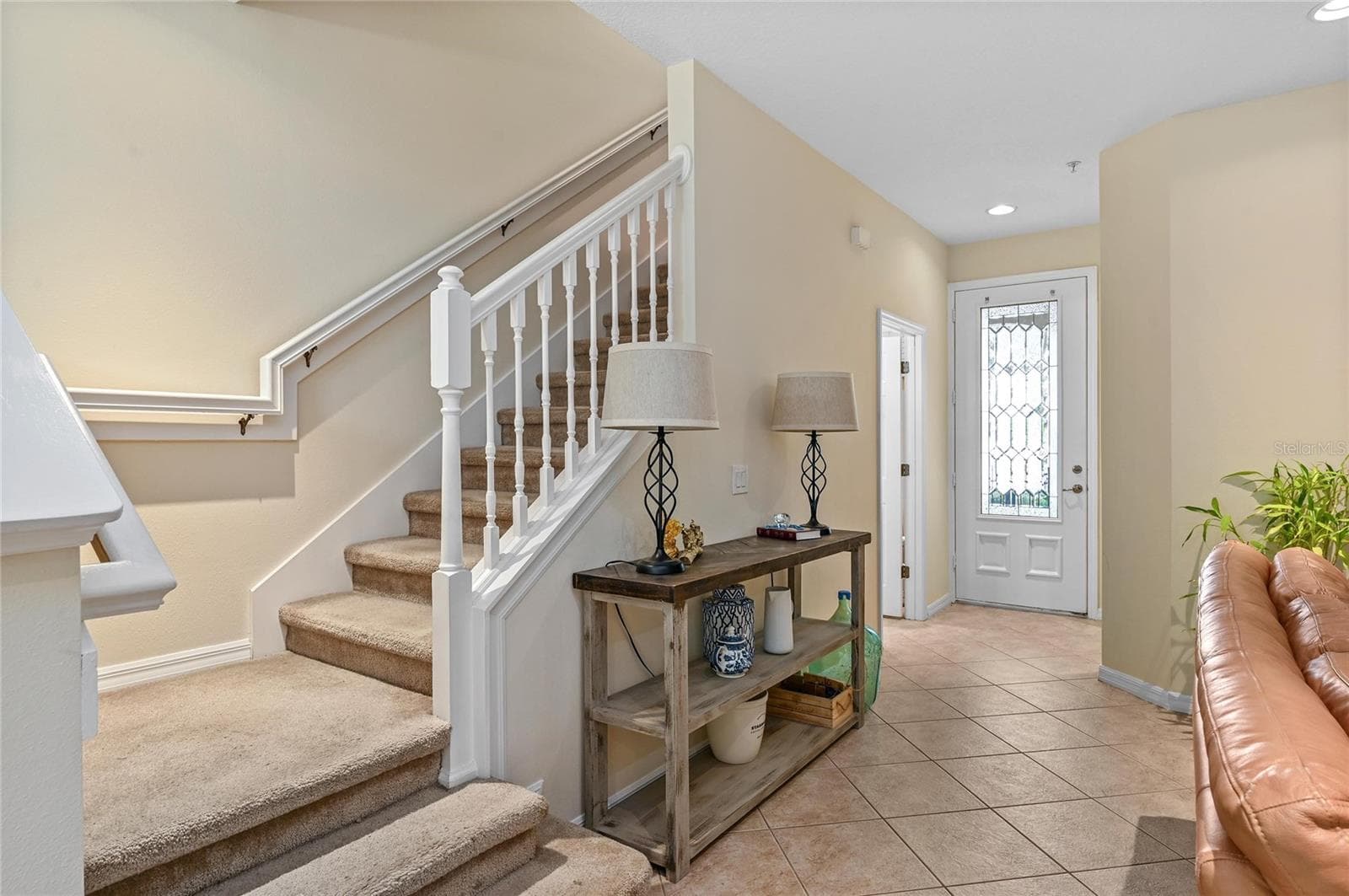 entry to stairs - 104 CANTERBURY BELL DR, OVIEDO