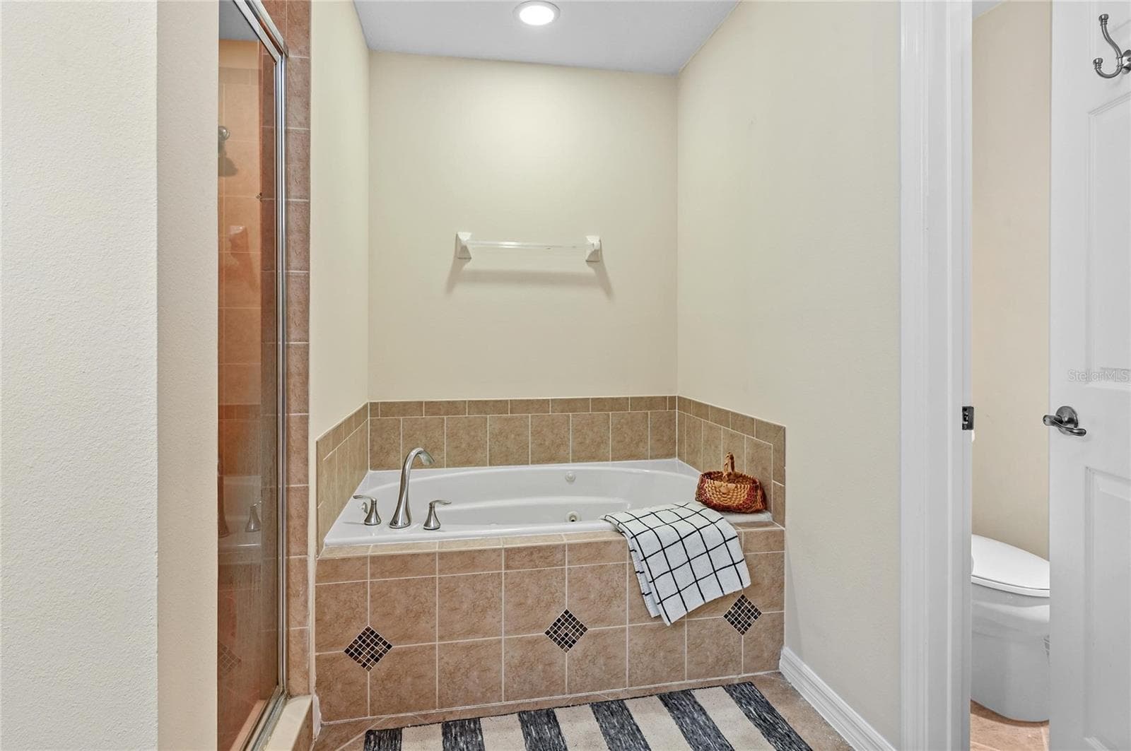 relaxing jetted soaking tub and private wc - 104 CANTERBURY BELL DR, OVIEDO