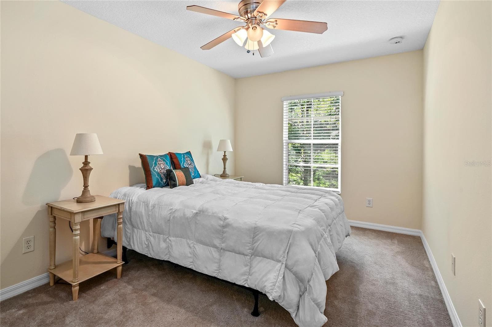 nice sized 2nd bedroom - 104 CANTERBURY BELL DR, OVIEDO