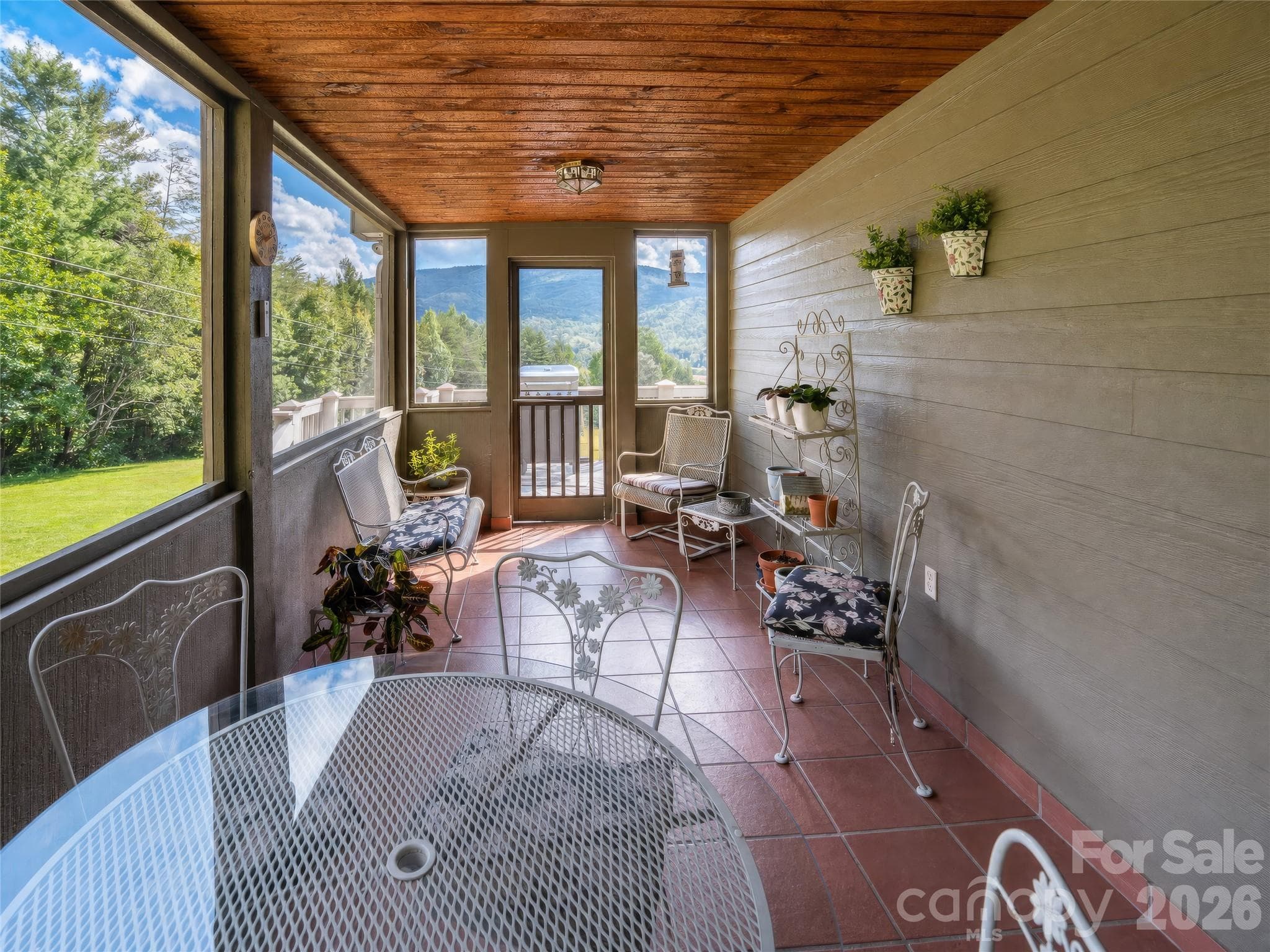 Screened in side porch - 15809 US 221 None N, Marion