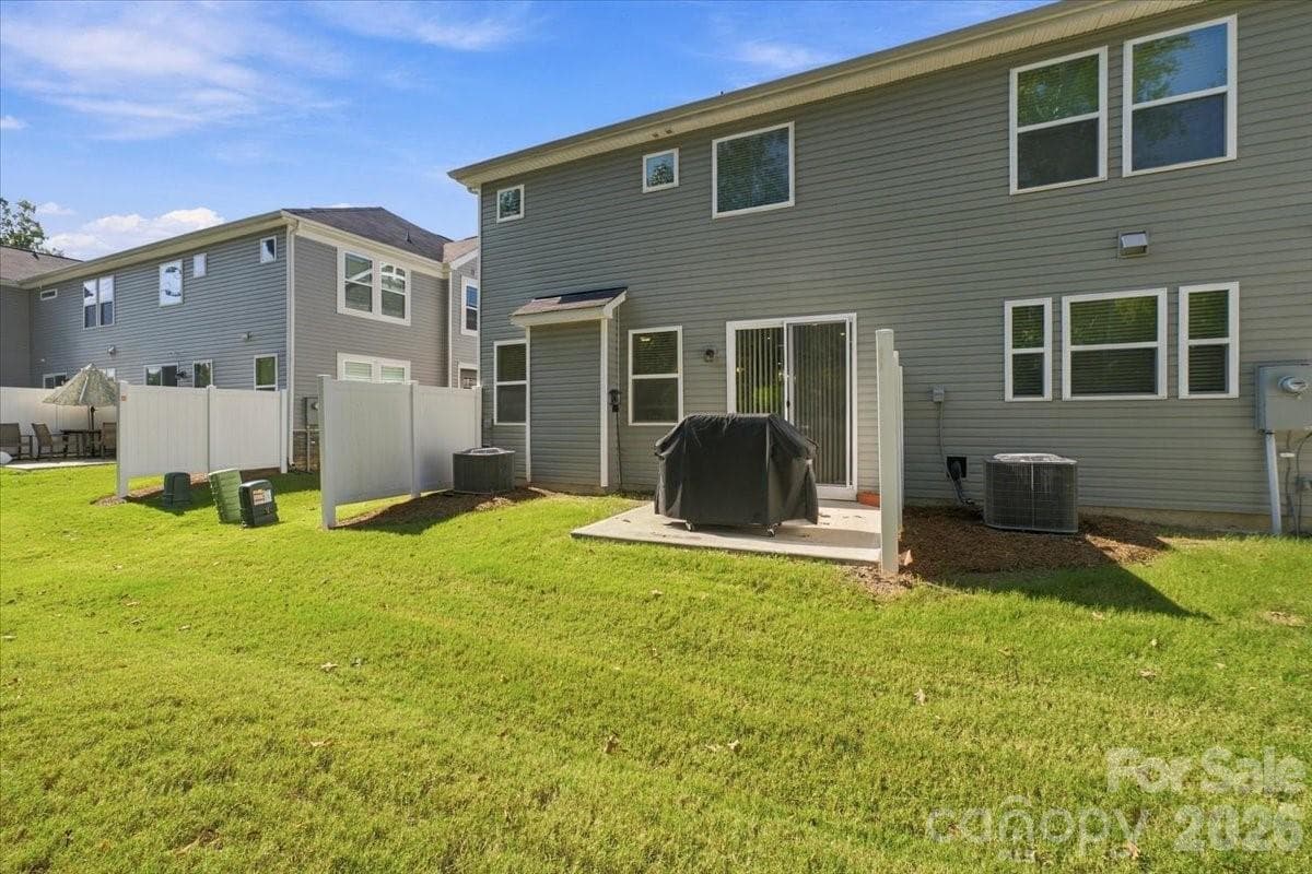 private backyard - 8036 Overmeadow Lane, Charlotte