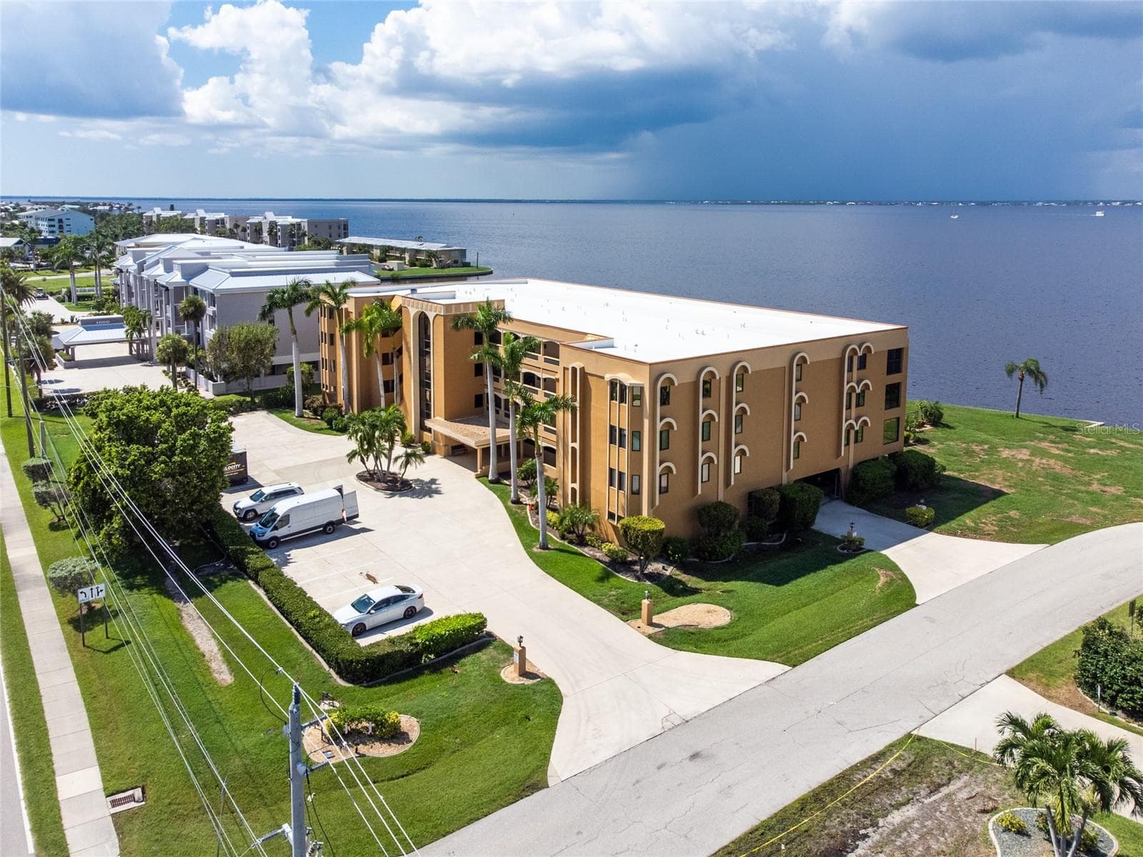 1601 PARK BEACH CIR #136/18