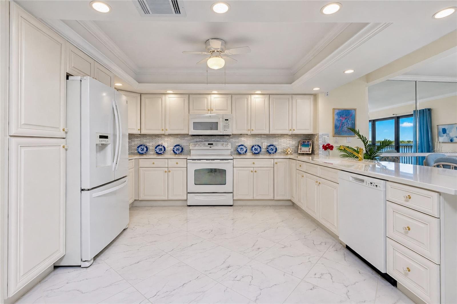 NICE TILED FLOORS ON THE DIAGANAL - 1601 PARK BEACH CIR #136/18, PUNTA GORDA