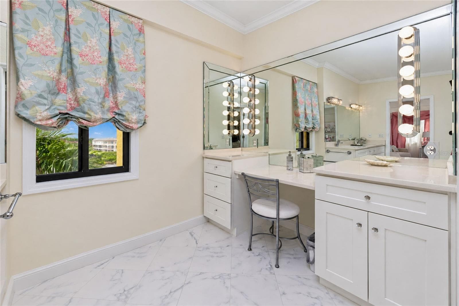 SEPARATE BUILT IN VANITY! - 1601 PARK BEACH CIR #136/18, PUNTA GORDA