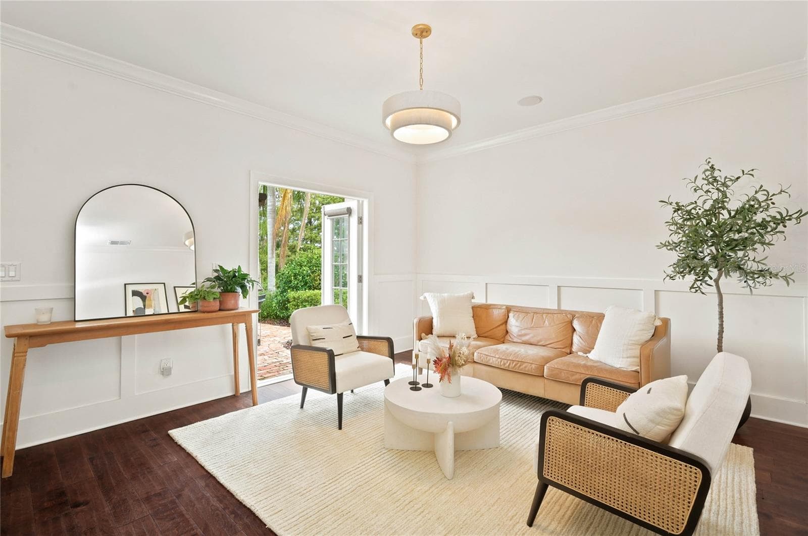 Living space enhanced with rich wood flooring - 1707 ASHER LN, ORLANDO