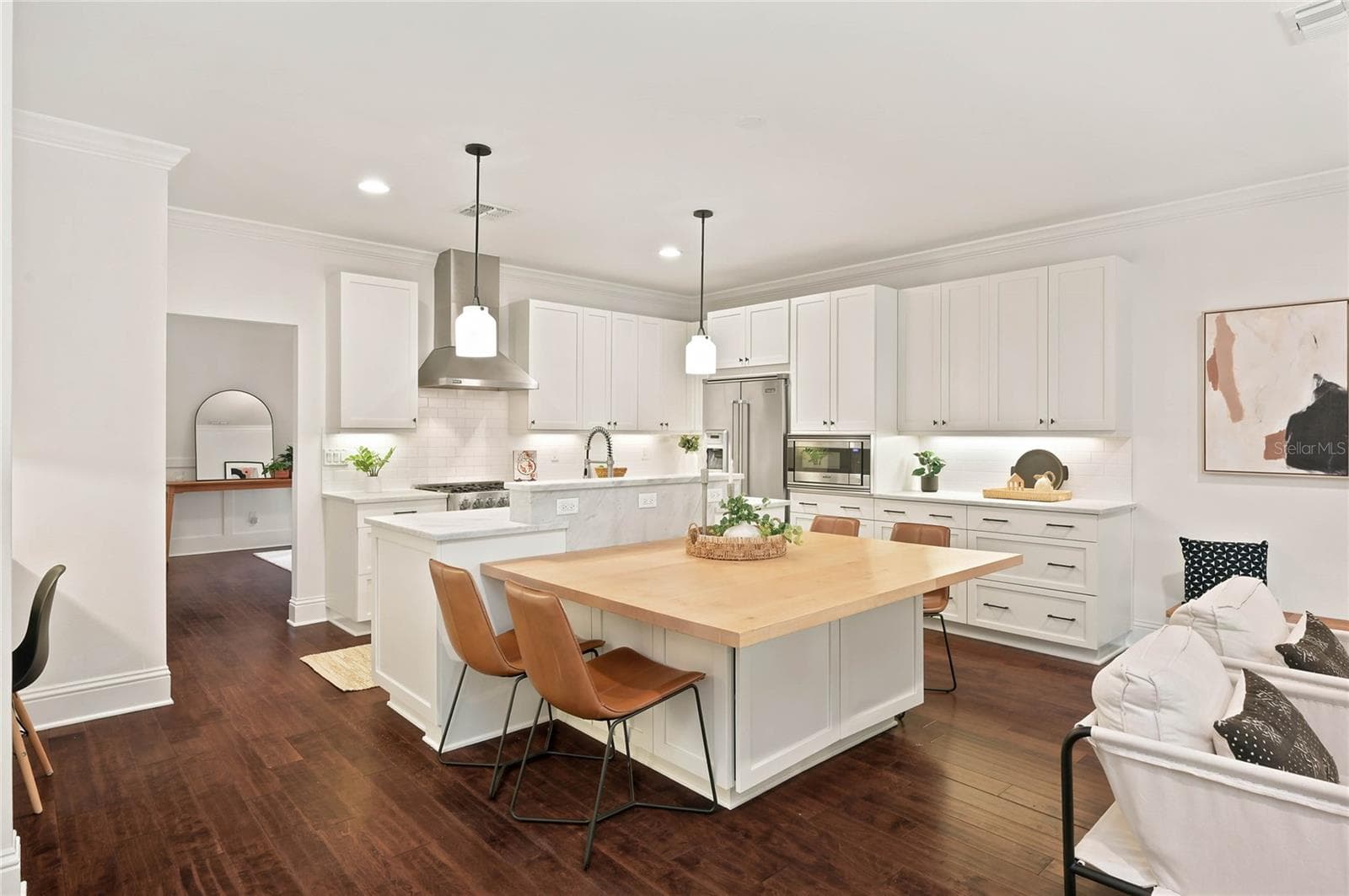 Custom crafted island dining table with storage - 1707 ASHER LN, ORLANDO