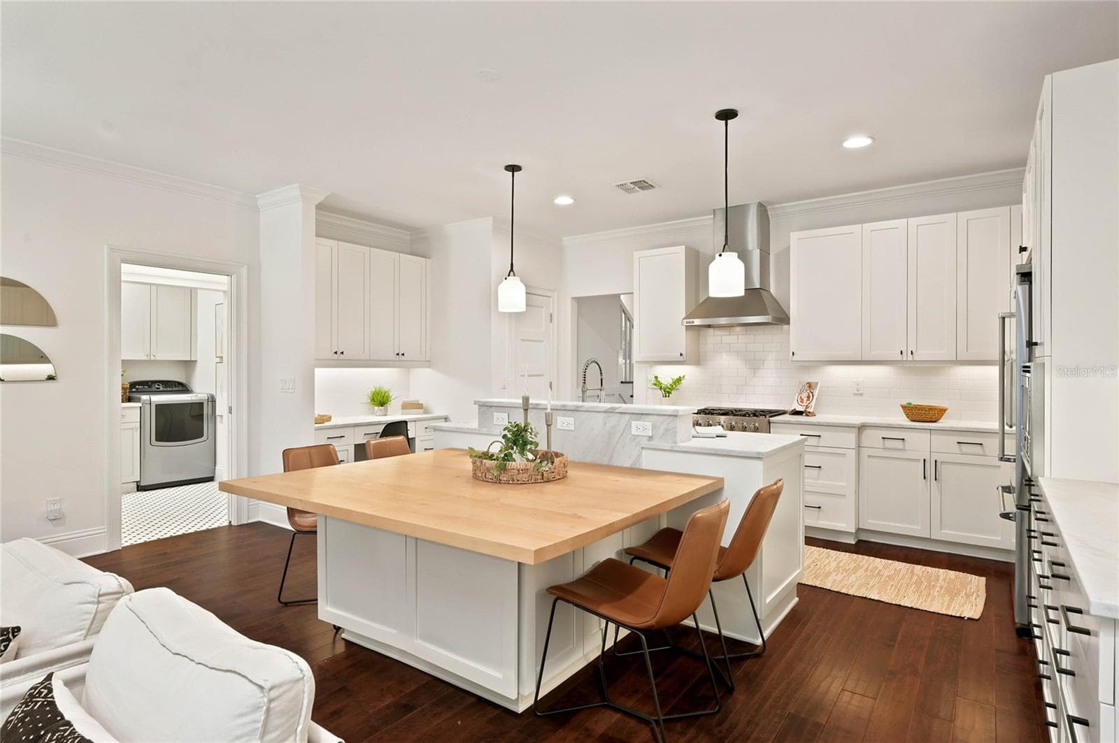 Custom pendant lighting completing the island - 1707 ASHER LN, ORLANDO