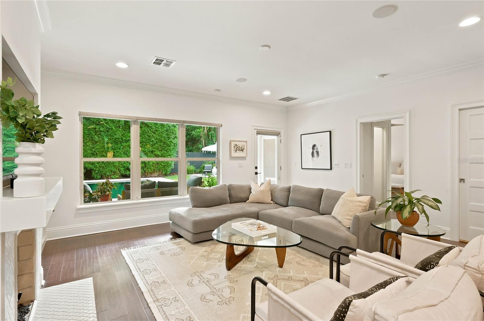 Family room overlooking verandah, pool and backyard - 1707 ASHER LN, ORLANDO