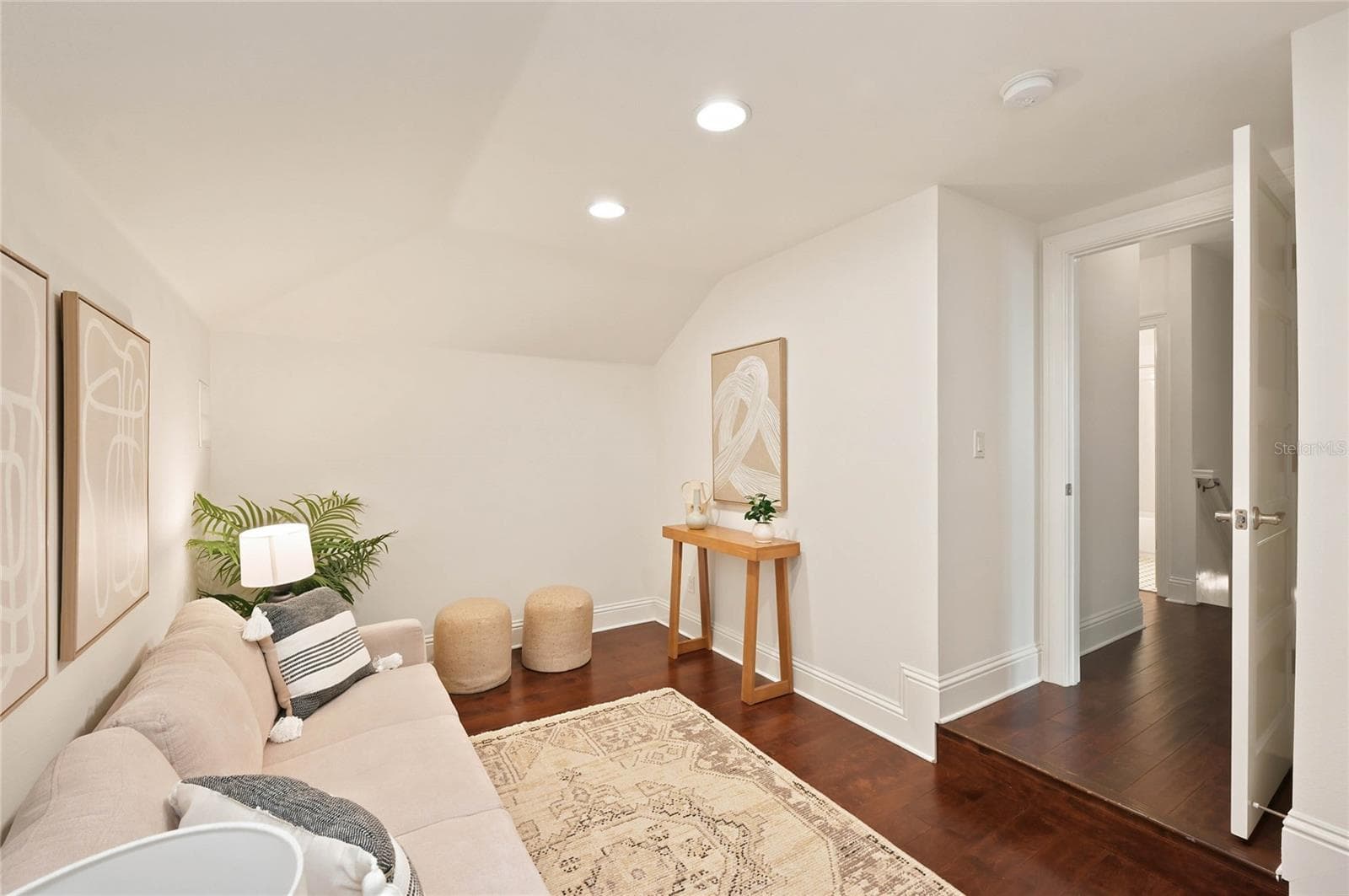 Cozy lounge space - 1707 ASHER LN, ORLANDO