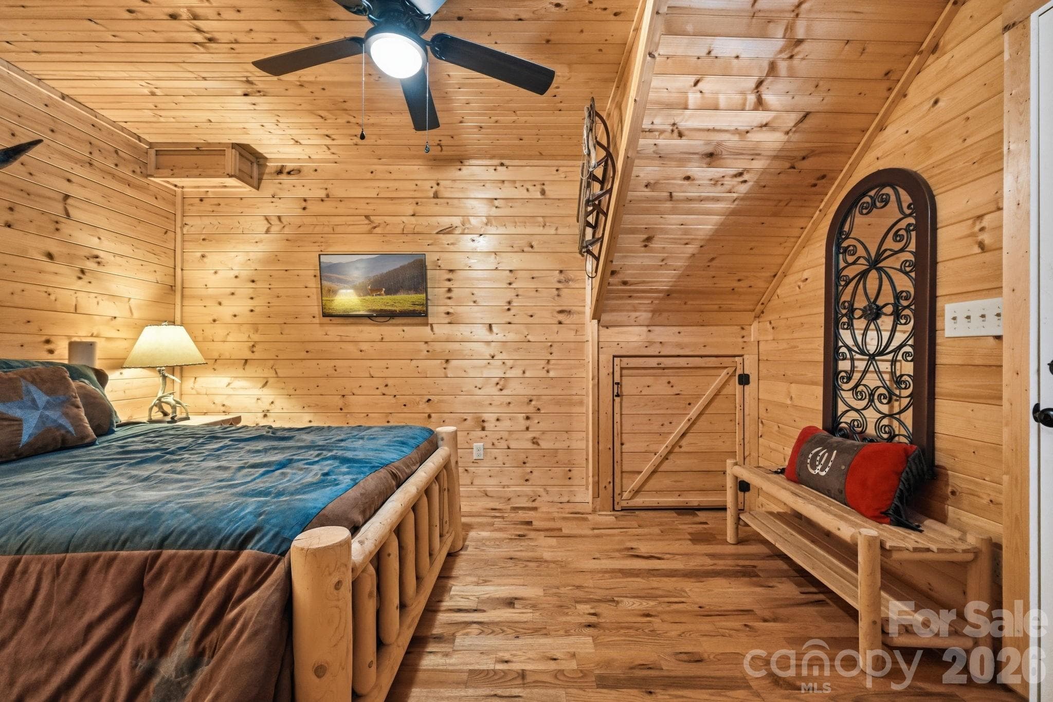 Main Level Primary Bedroom with Ensuite Bathroom - 1158 Staghorn Road, Purlear
