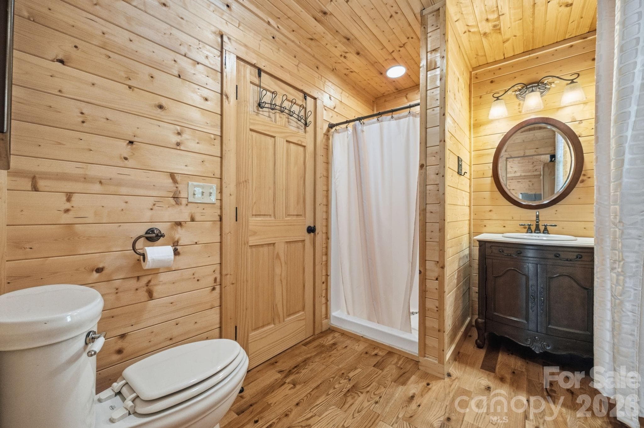 Main Level Ensuite Bathroom - 1158 Staghorn Road, Purlear