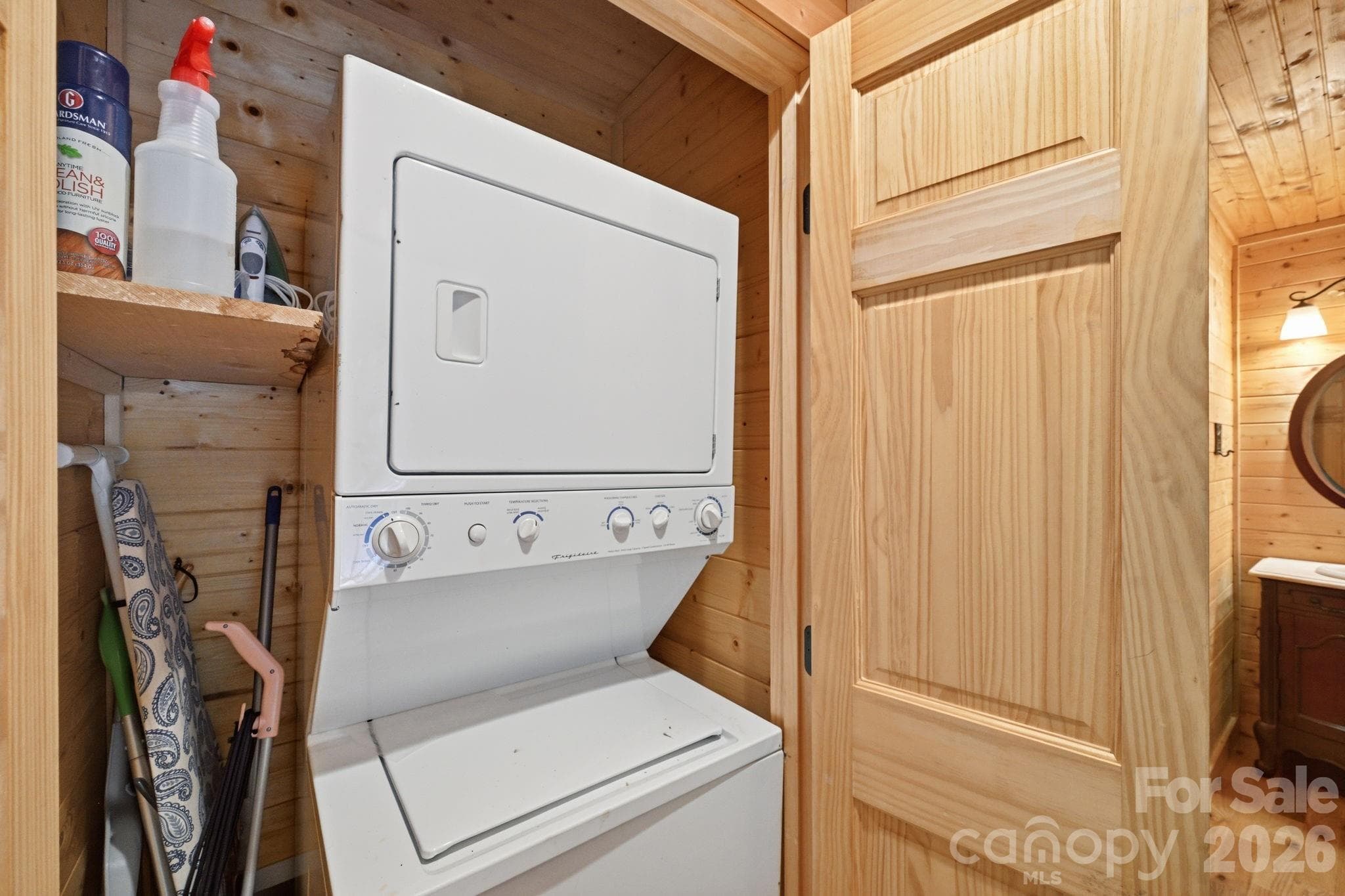 Main Level Laundry - 1158 Staghorn Road, Purlear