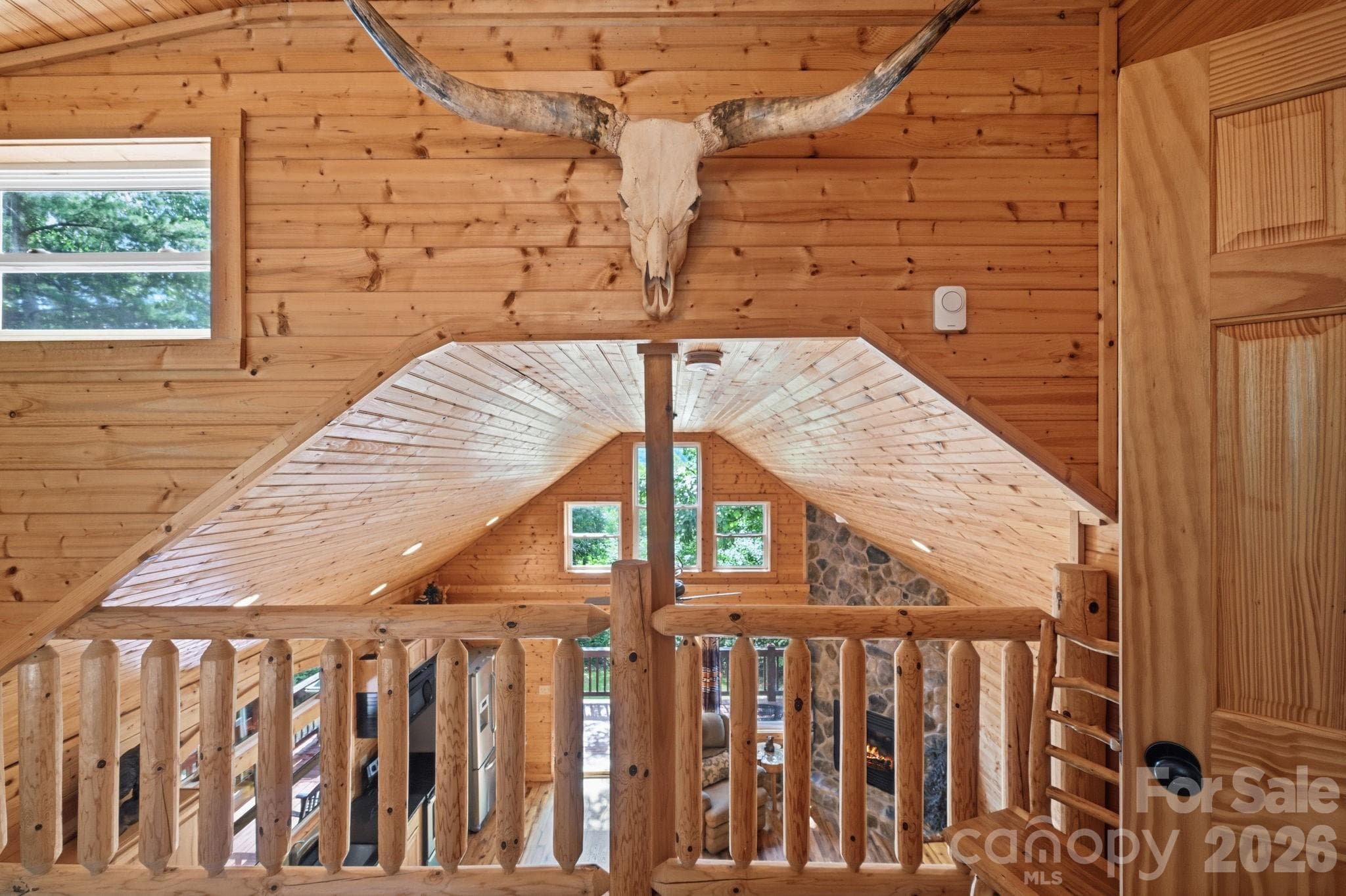 Loft Bedroom with Ensuite Bathroom - 1158 Staghorn Road, Purlear