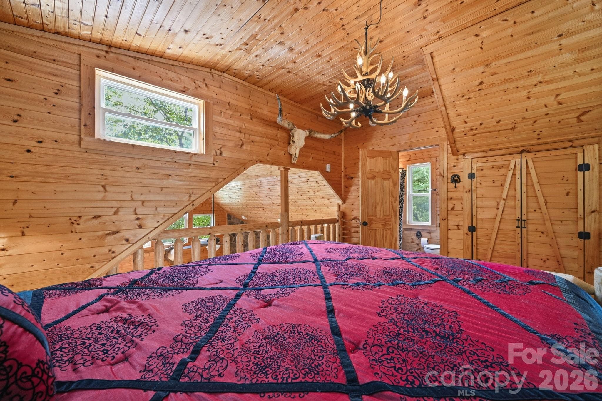 Loft Bedroom with Ensuite Bathroom - 1158 Staghorn Road, Purlear