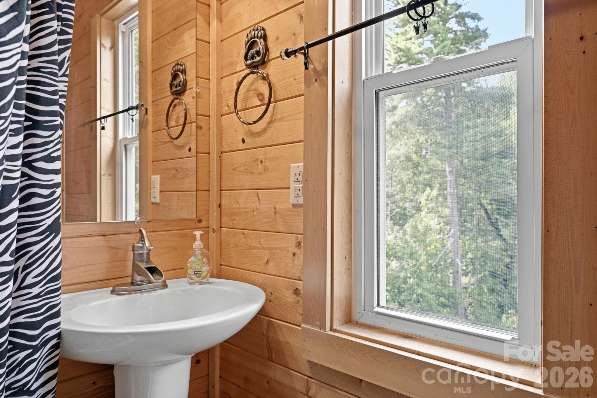 Loft Ensuite Bathroom - 1158 Staghorn Road, Purlear