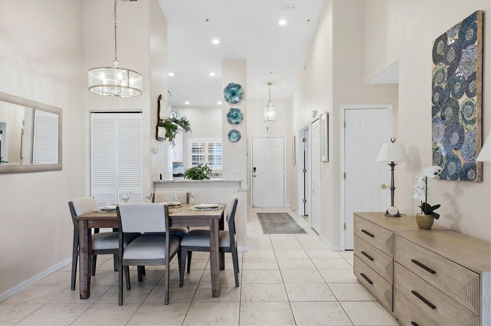 Dining spot under a 14 foot popcorn-less ceiling. - 4256 CENTRAL SARASOTA PKWY #325, SARASOTA