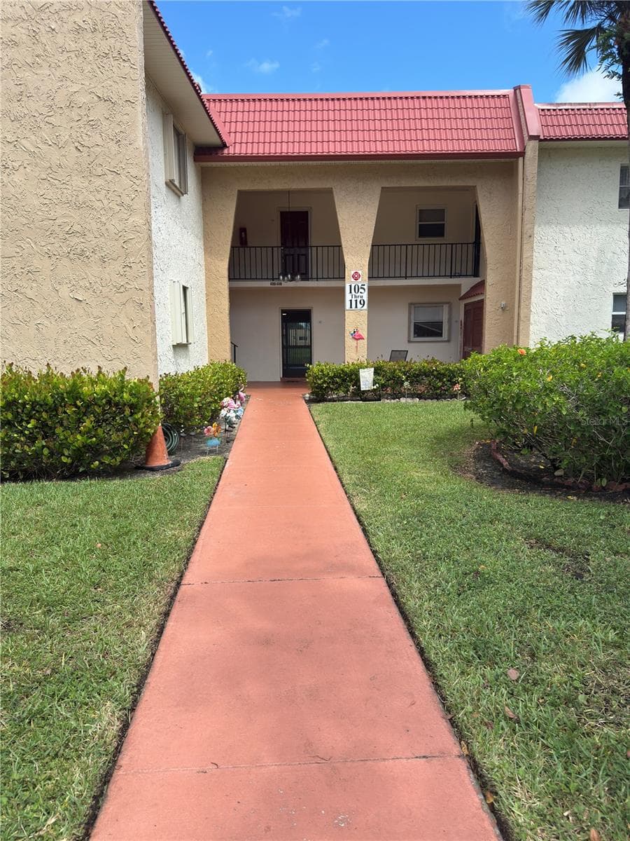 107 LAKE EVELYN DR #107