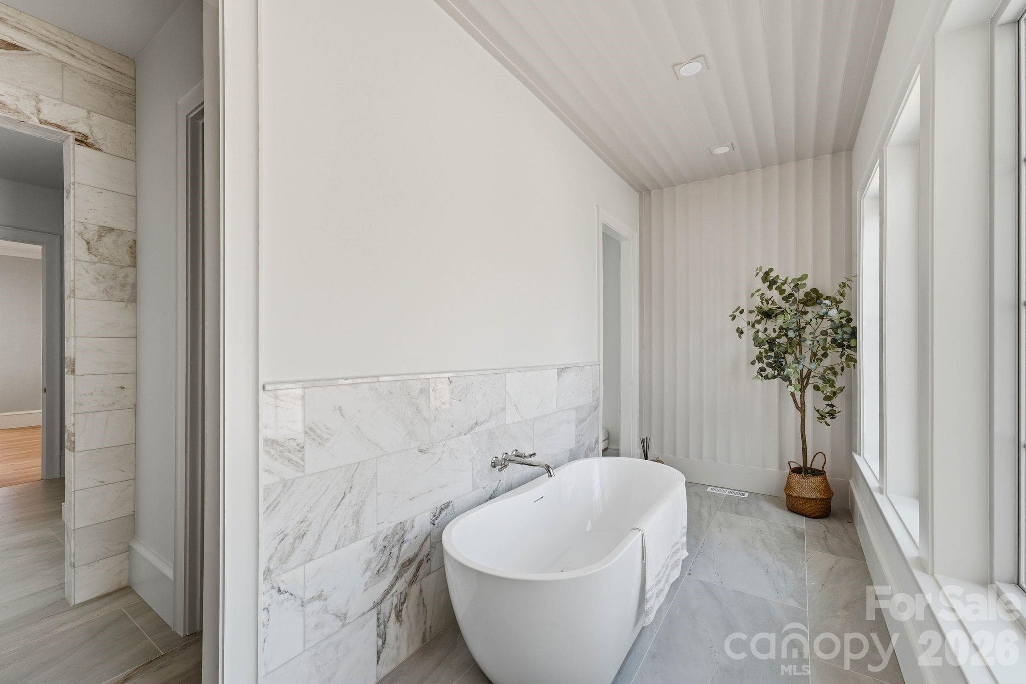 Primary Soaker Tub Room (16'6"x6") - 110 Hunter Lane, Charlotte