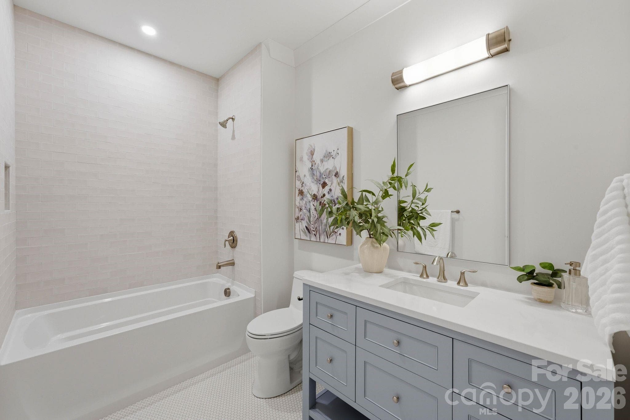 Upper Ful Bathroom * Tiled Floors - 110 Hunter Lane, Charlotte