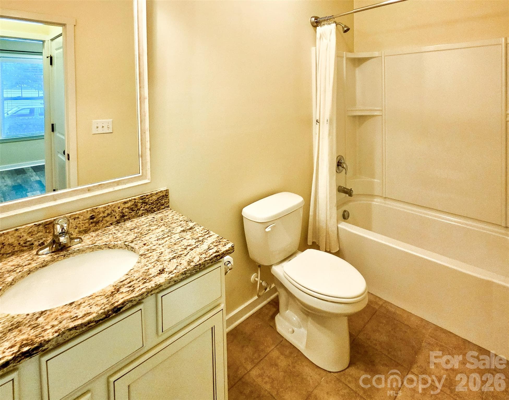 Private Bathroom 2 w Granite Countertop Vanity - Rock Hill