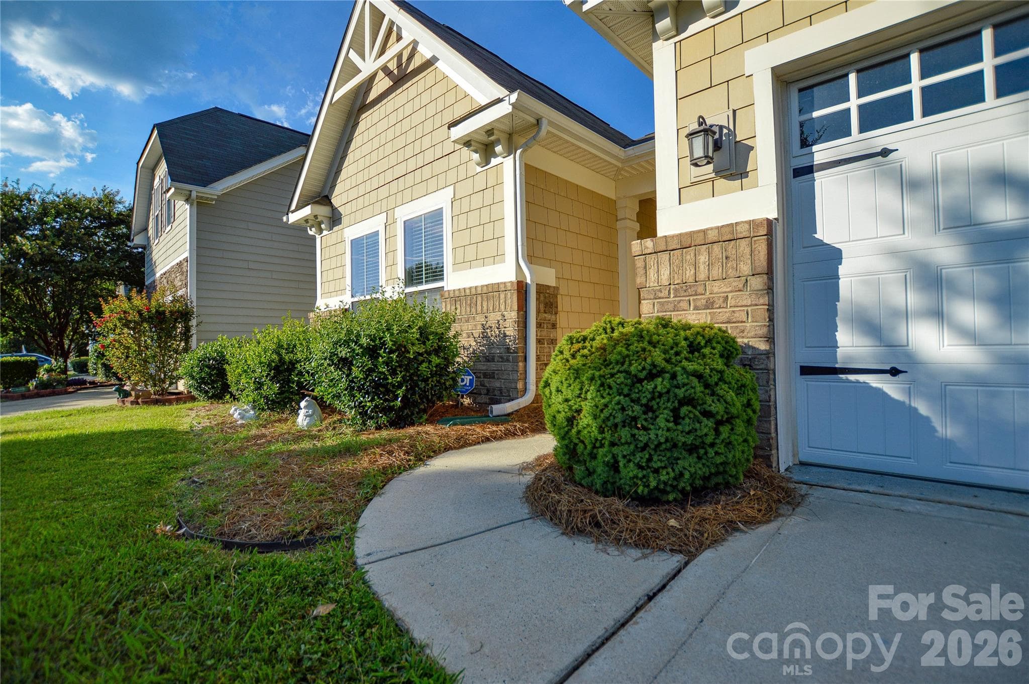 Single Family Residence at 6720 Eastfield Park Drive, Charlotte, photo 4 of 39